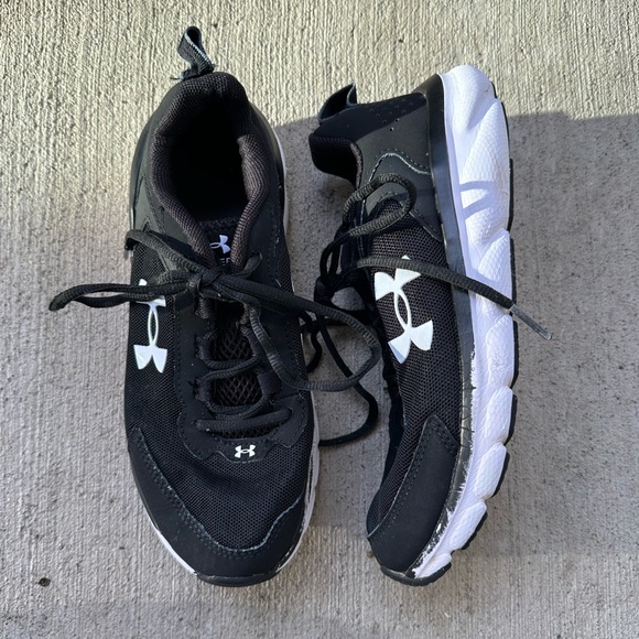 Under Armour Other - Under Armour Charged Assert 9 Black Youth size 4Y